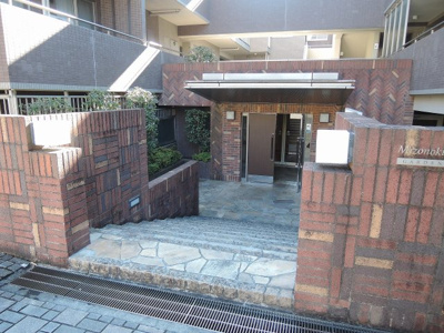 【エントランス】 | 溝の口西ガーデンハウス | JR南武線「津田山」駅徒歩8分の好立地！東急田園都市線・東急大井町線「溝の口」駅徒歩14分の3路線2駅利用可能！