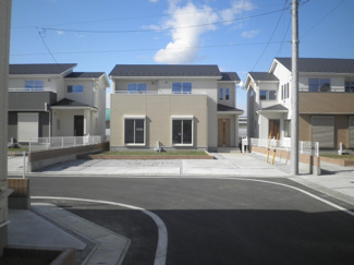 【前面道路含む現地写真】 | 前面道路含む現地写真です