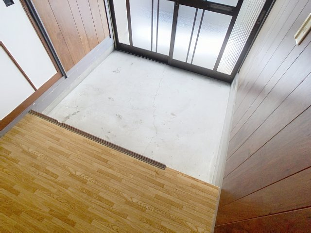 印役5丁目6-19貸家の玄関