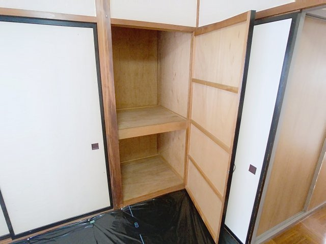 印役5丁目6-19貸家の収納