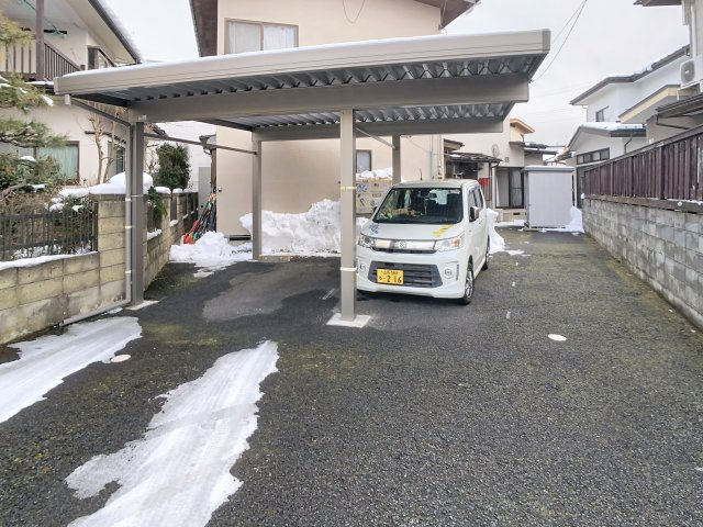 印役5丁目6-19貸家の駐車場