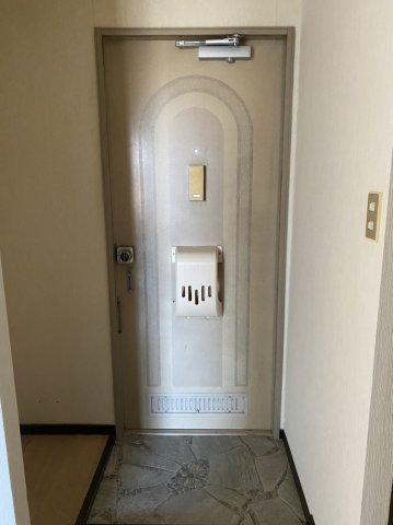 グリーンハイツ保古の玄関