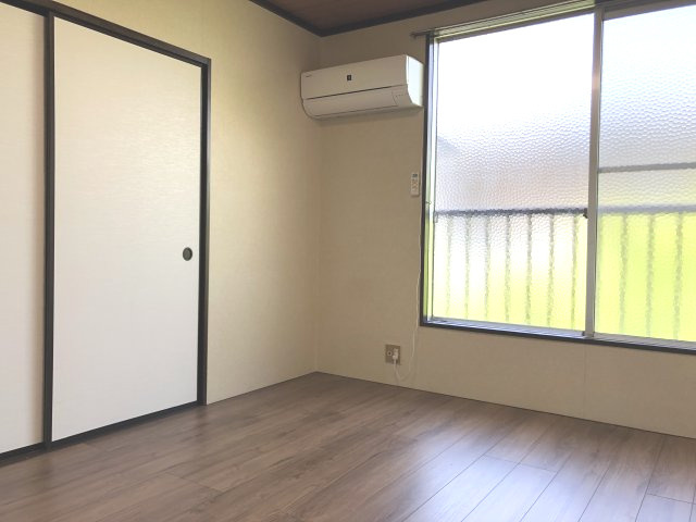 グリーンハイツ保古の洋室