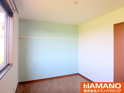 【寝室】 | シャーメゾン野殿B | 広くて明るい寝室