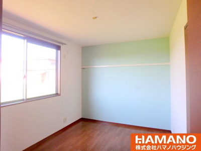 【寝室】 | シャーメゾン野殿B | 広くて明るい寝室