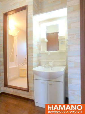 【独立洗面台】 | シャーメゾン野殿B | 独立洗面台あり、毎朝おしゃれに忙しい女性の方におすすめです