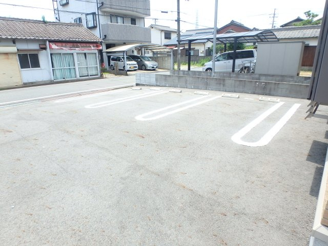カーサドマーニの駐車場