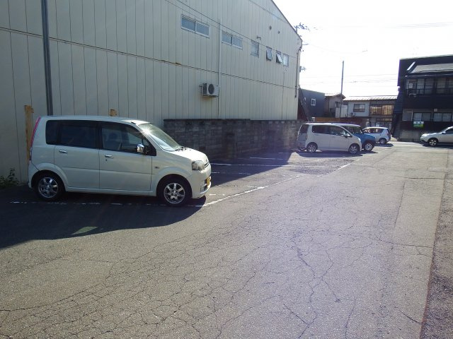 ヒーリングシティ東原の駐車場