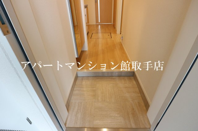 メゾンボナールＭの玄関