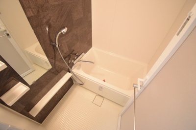 【浴室】 | プリオーレ神戸新開地 | ブラウン調のデザイン。優雅なバスルームにピッタリのカラーです。