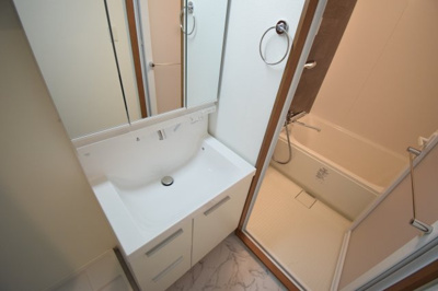 【独立洗面台】 | プリオーレ神戸新開地 | 高級ホテルのような洗面台。水しぶきが飛び散りにくい最新型のデザインです。