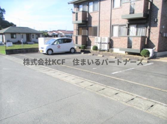 ハレアカラC棟の駐車場|カースペースがあります
