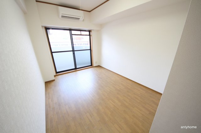 ノルデンハイムリバーサイド天神橋　仲介手数料無料の居間・リビング