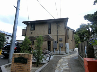 【その他共用部分】 | 屋根付きの駐輪場があるので雨が降っても大切な自転車が濡れません☆駅まで自転車もオススメです♪