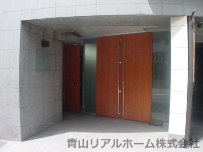 【エントランス】 | セントラルレジデンス北青山アクシルコート