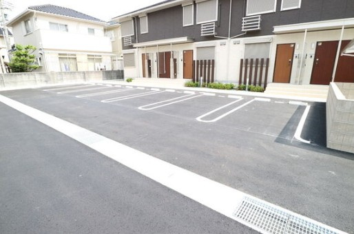 サンロイヤルの駐車場