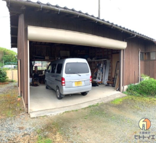 【中古住宅】立花町兼松の駐車場|倉庫付き、駐車場があります
