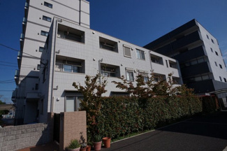 【外観】 | すっきり洗練された3階建てマンションです。