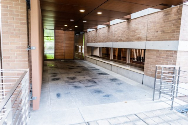 【エントランス】 | 【エントランス】まるでシティホテルのような、落ち着いた雰囲気のエントランスアプローチ！