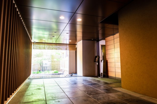 【エントランス】 | 【風除室】もちろんオートロックです！強固なセキュリティで安心！！