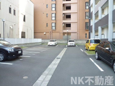 【駐車場】 | エトワールフィラント（荒本賃貸） | 駐車場に車を止められます
