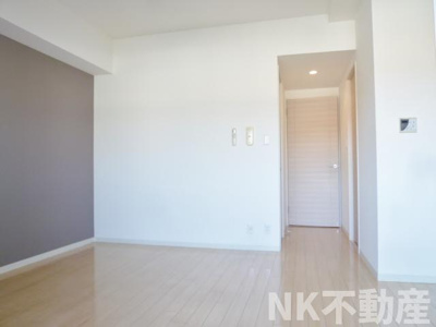 【居間・リビング】 | エトワールフィラント（荒本賃貸） | こちらの居間で趣味の時間をお楽しみください