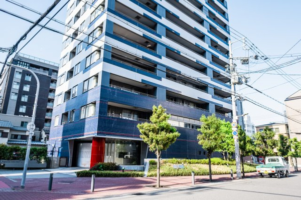 【周辺】 | 【周辺】マンション周辺の歩道もきれいに整備・管理されています！気持ちの良い並木道！