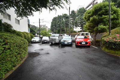 【駐車場】 | 妙蓮寺ハウスA棟 | 平置き駐車場です。
(令和元年５月時点/空き無し)