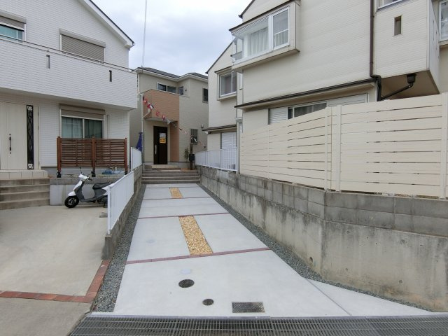 神戸市第9垂水区つつじが丘　新築戸建の駐車場|２台は楽々駐車できそうです