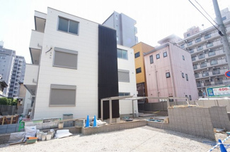 【外観】 | 3階建ての洗練されたヘーベルメゾンです