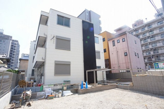 【外観】 | 3階建ての洗練されたヘーベルメゾンです