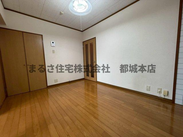 日の出マンションの居間・リビング