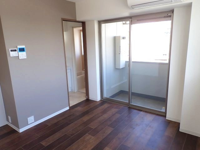 【居間・リビング】 | 高田屋久菱ビル | 居間です