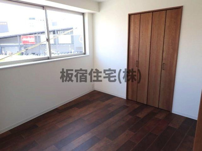 【居間・リビング】 | 高田屋久菱ビル | ゆったりとした居間です