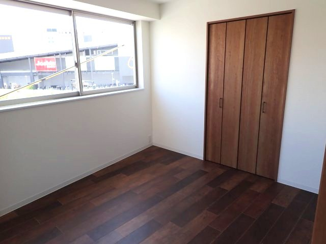 【居間・リビング】 | 高田屋久菱ビル | ゆったりとした居間です