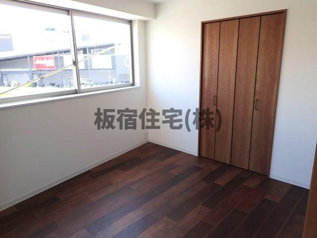 【居間・リビング】 | 高田屋久菱ビル | ゆったりとした居間です