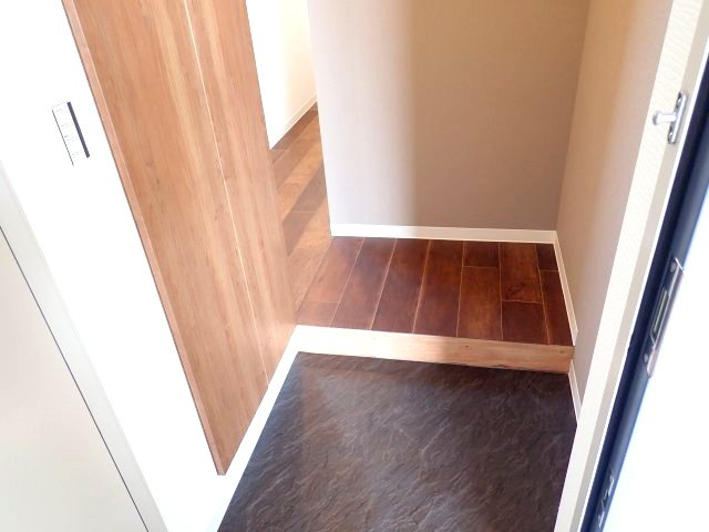 【玄関】 | 高田屋久菱ビル | シンプルで使いやすい玄関です