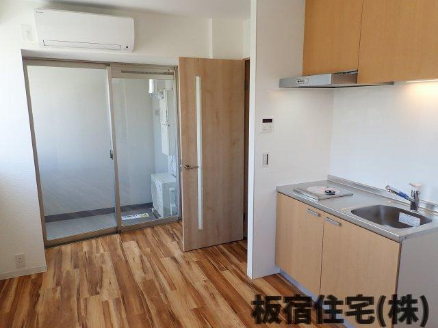 【居間・リビング】 | 高田屋久菱ビル | こちらのリビングで趣味の時間をお楽しみください