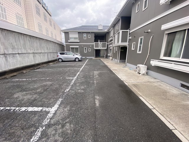 サニーハイツショウワの駐車場