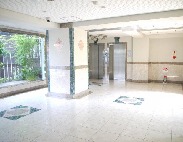 アーバンパレス諏訪野IIのエントランス