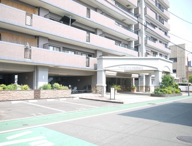 アーバンパレス諏訪野IIのエントランス