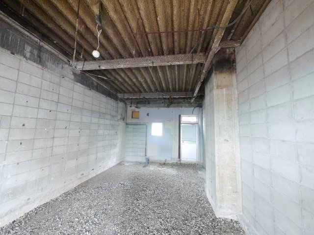 筒井高架下の内装