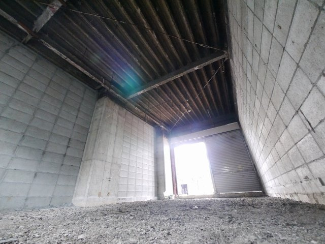 筒井高架下の内装