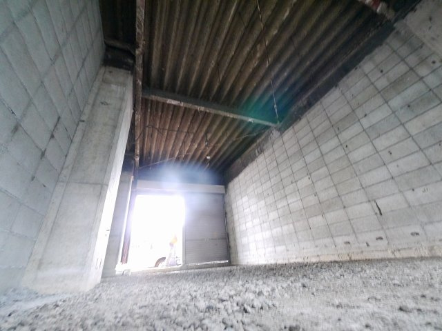 筒井高架下の内装