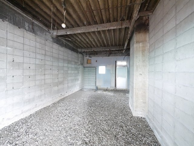 筒井高架下の内装