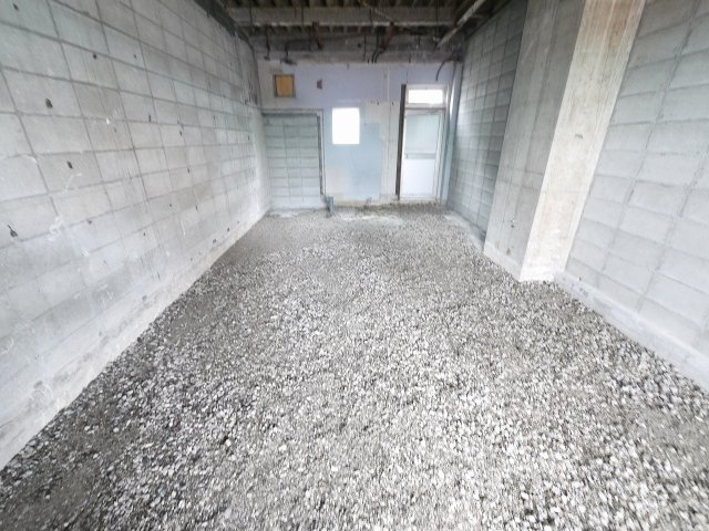 筒井高架下の内装