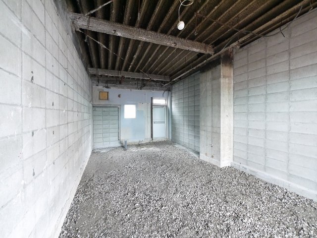 筒井高架下の内装