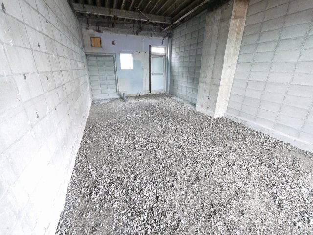 筒井高架下の内装