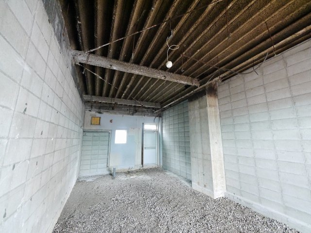 筒井高架下の内装