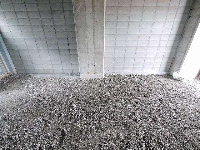 筒井高架下の内装